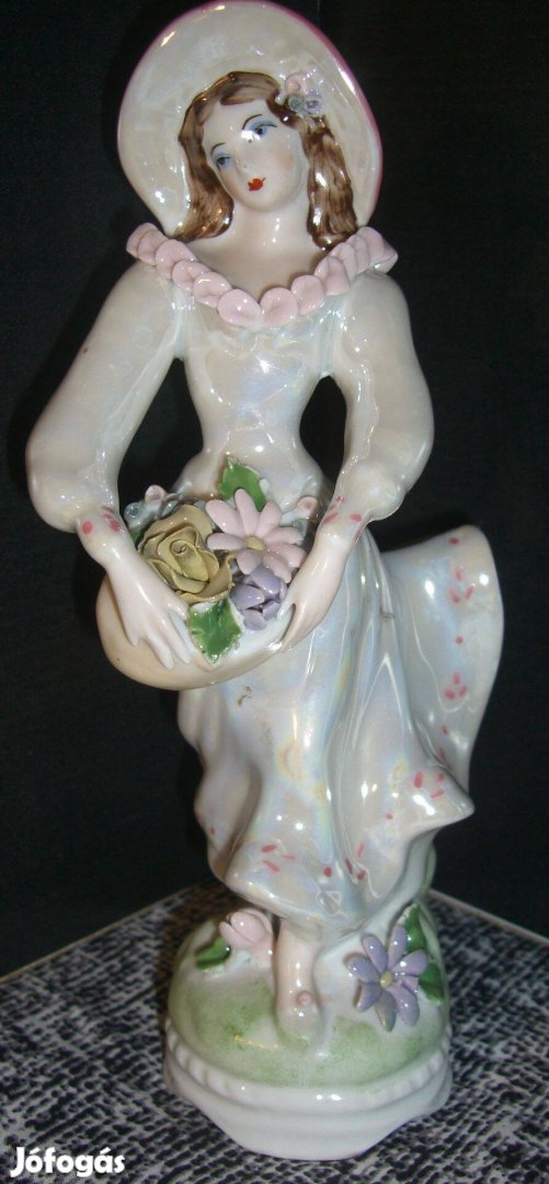 Apulum Lucru kézi festésű porcelán hölgy figura 21 cm magas