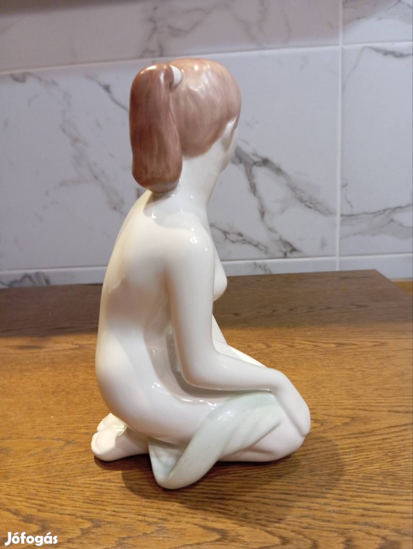 Aquincum akt porcelán figura