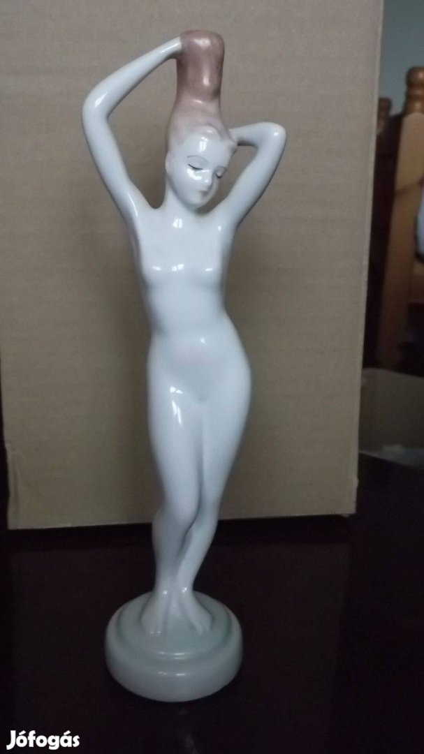 Aquincum női akt porcelán figura