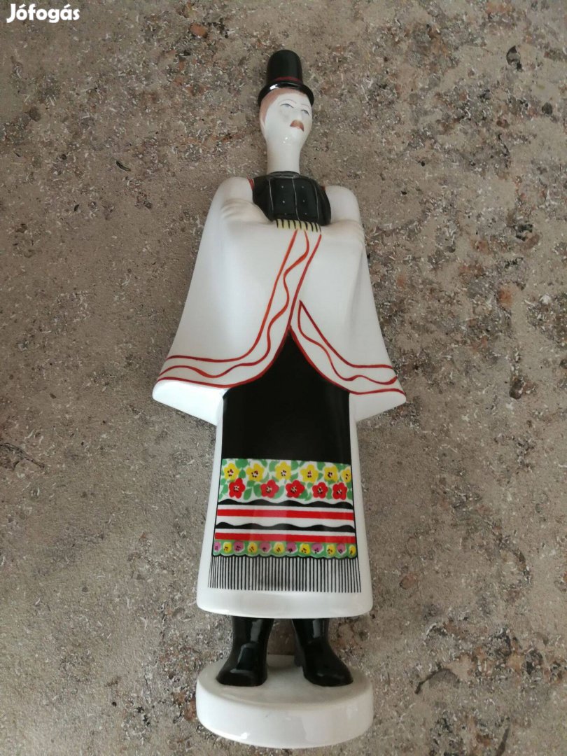 Aquincum porcelán népviseletes fiú!