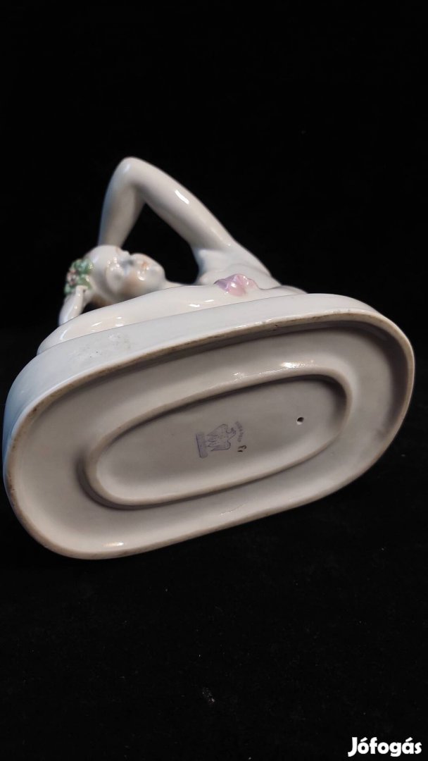Aquincum ritkább, nagyobb  méretű porcelán akt szobor