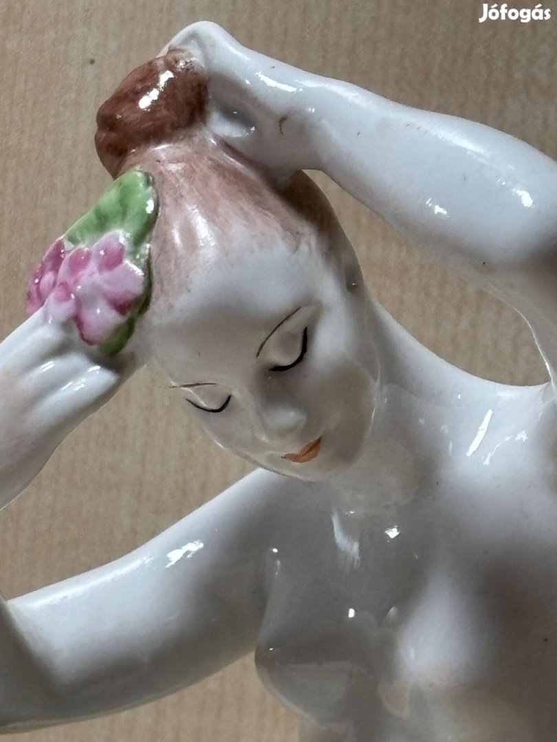 Aquincumi porcelán figura, dísztárgy, női figurális szobor