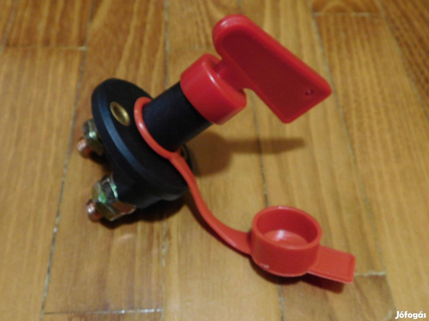 Áramtalanító kapcsoló, kivehető kulccsal+lezárható sapkával, piros új