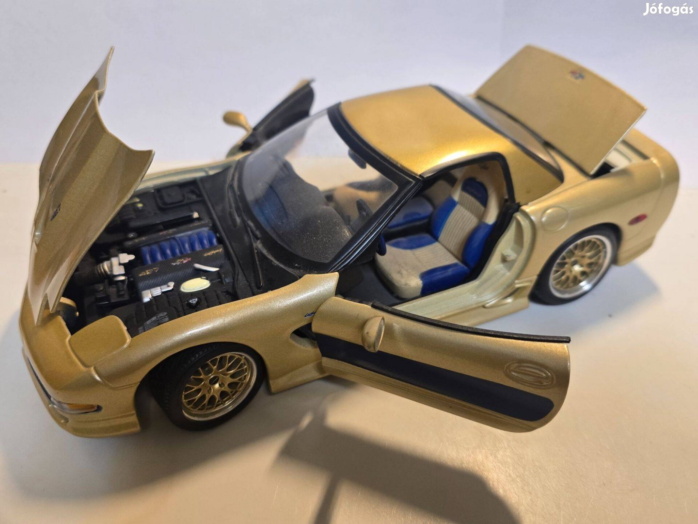 Arany Corvette Maisto Signature Edition 1:18