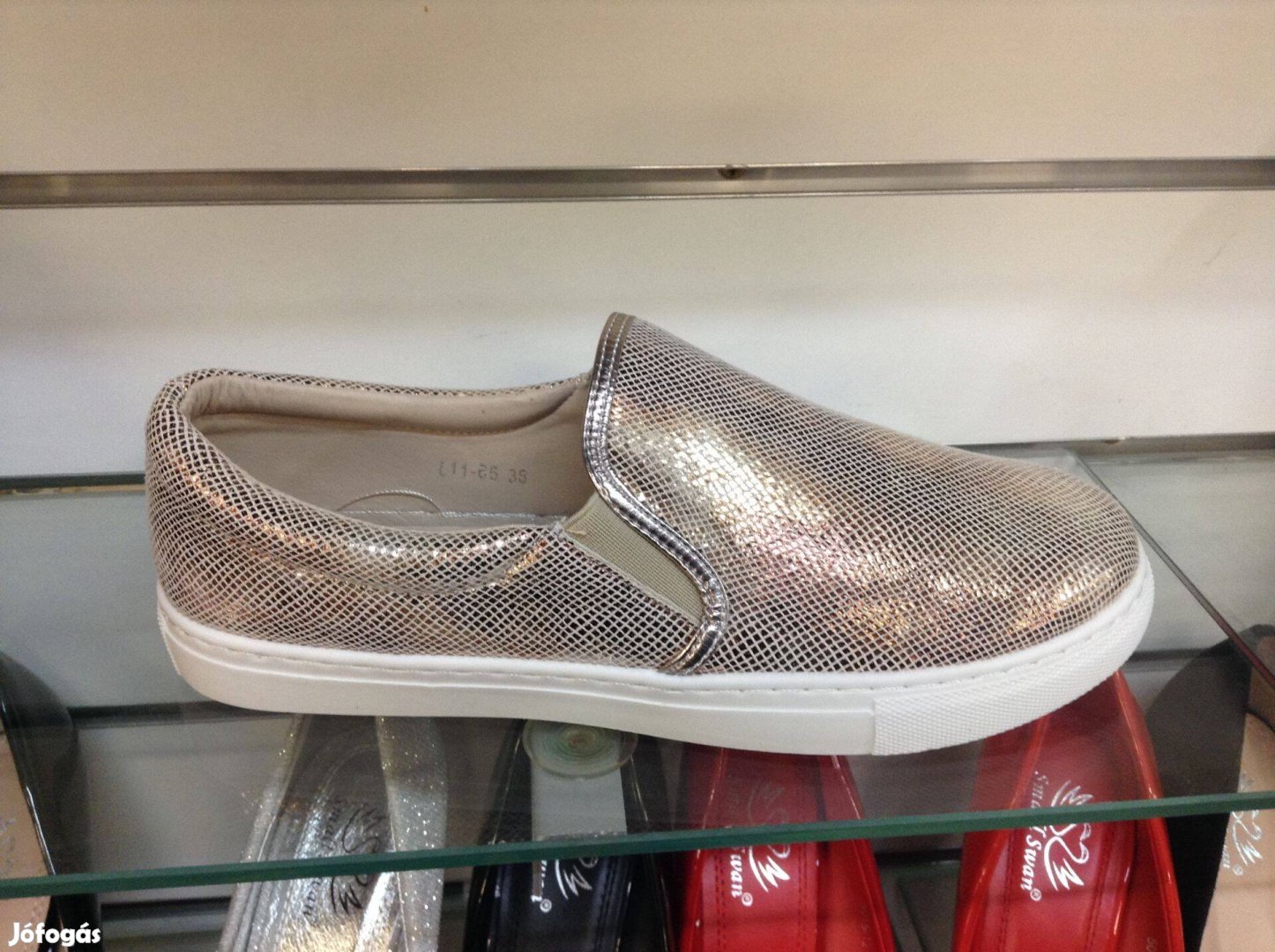 Arany bebújós lapos női slip-on cipő!40