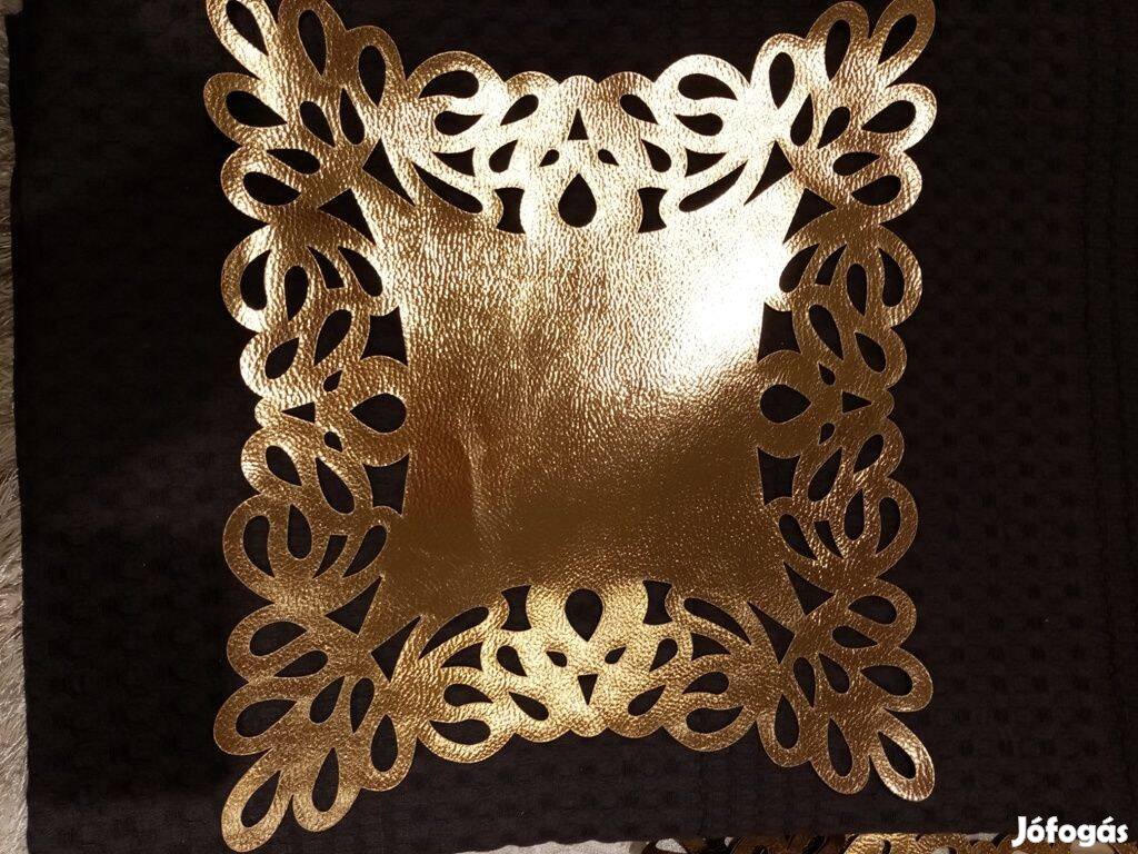 Arany kis terítők ( 29 x 35 )