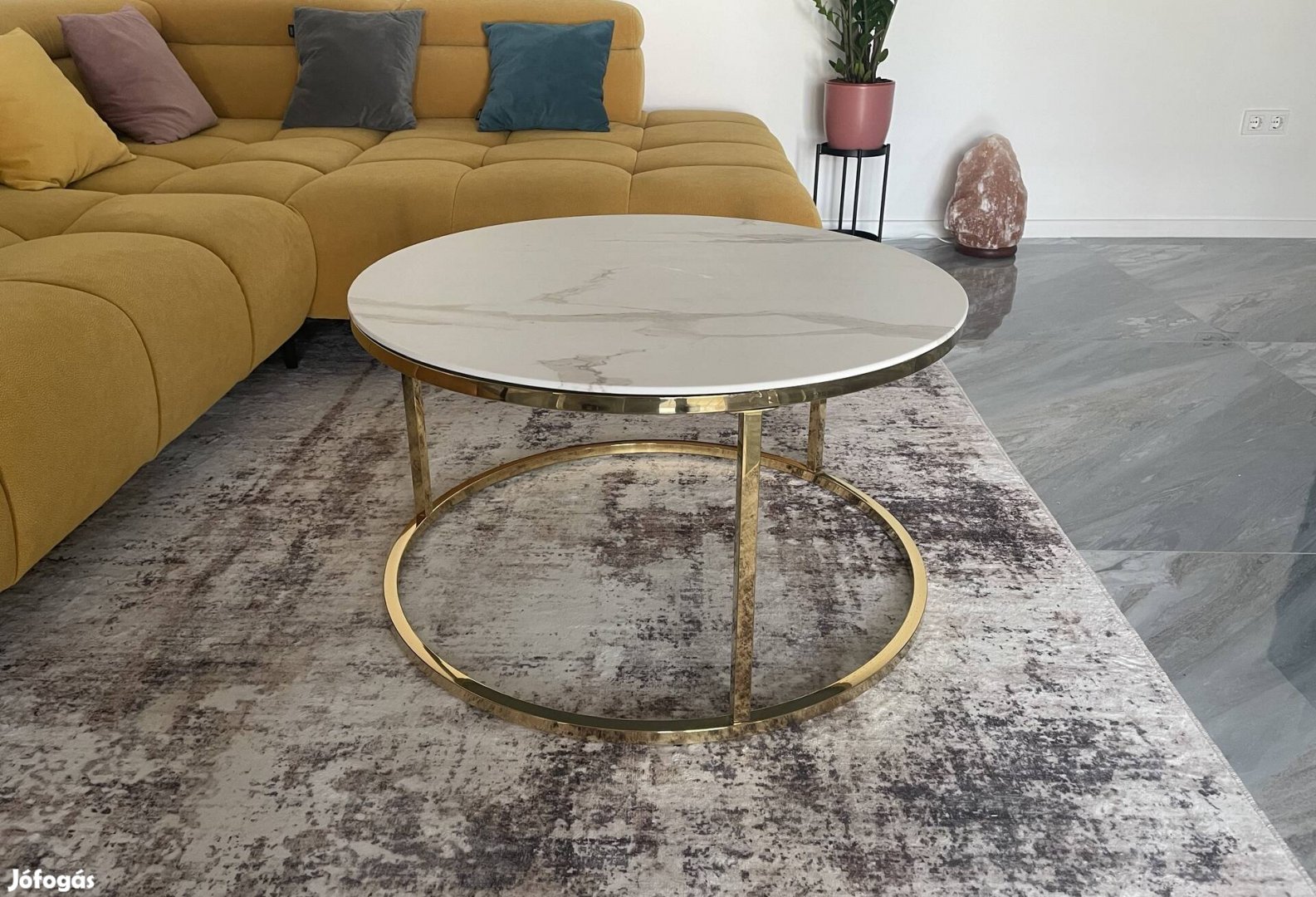 Arany/márványhatású dohányzóasztal (80x45cm)
