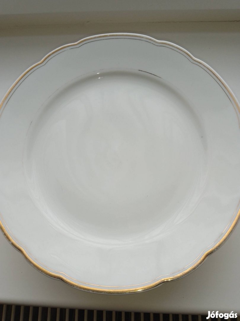 Arany szegélyes porcelán lapos tányér 