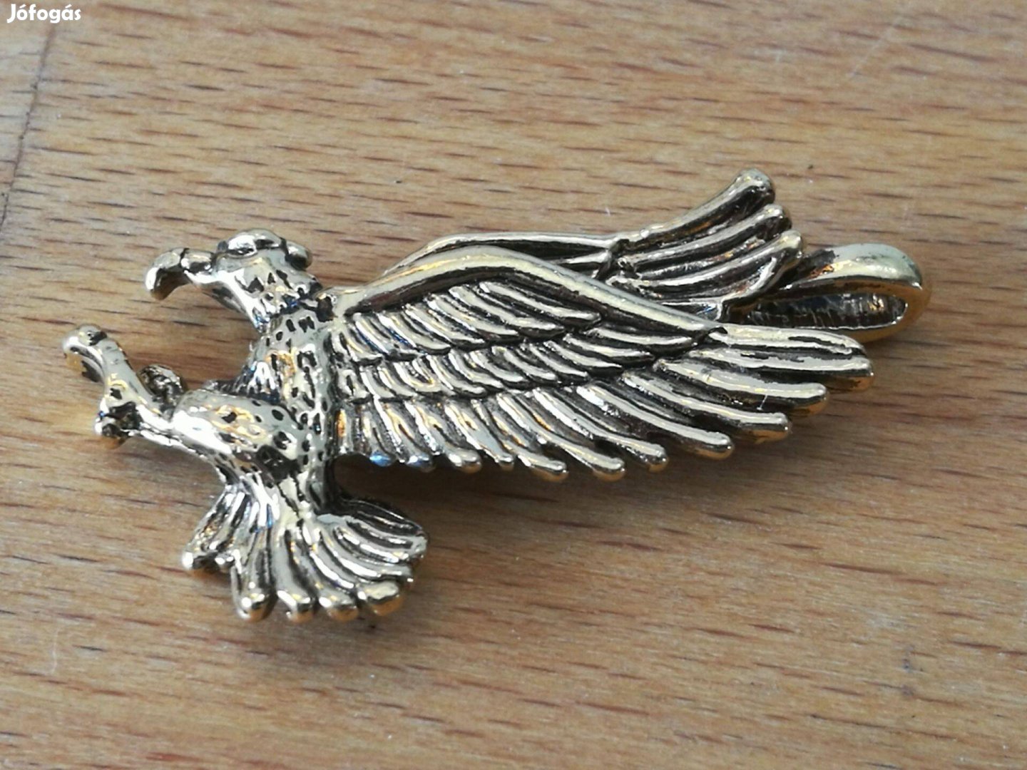 Arany színű, bizsu, sas formájú medál kb. 4x2cm