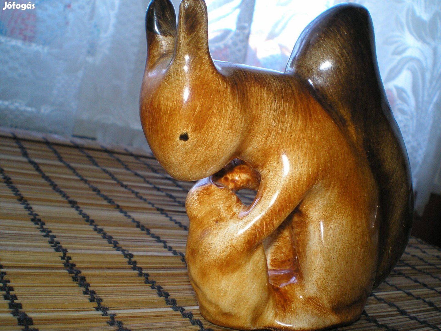 Aranyos mókus porcelánból régi jelzett darab hibátlan állapotban
