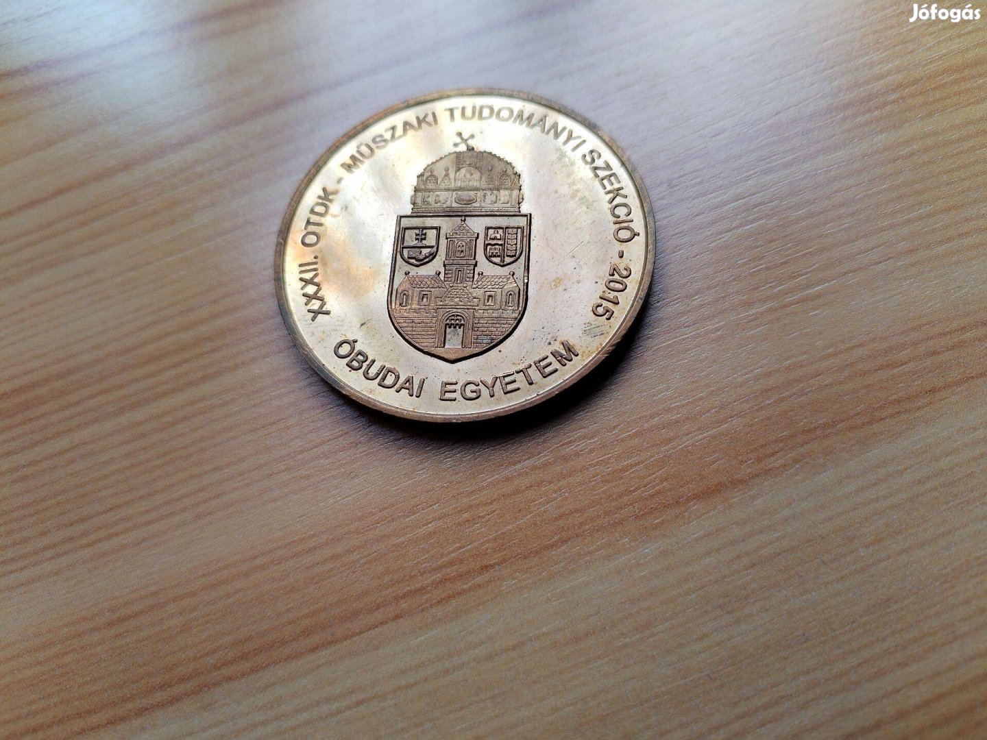 Aranyozot kitüntető érme Óbudai Egyetem 2015-ös szép db