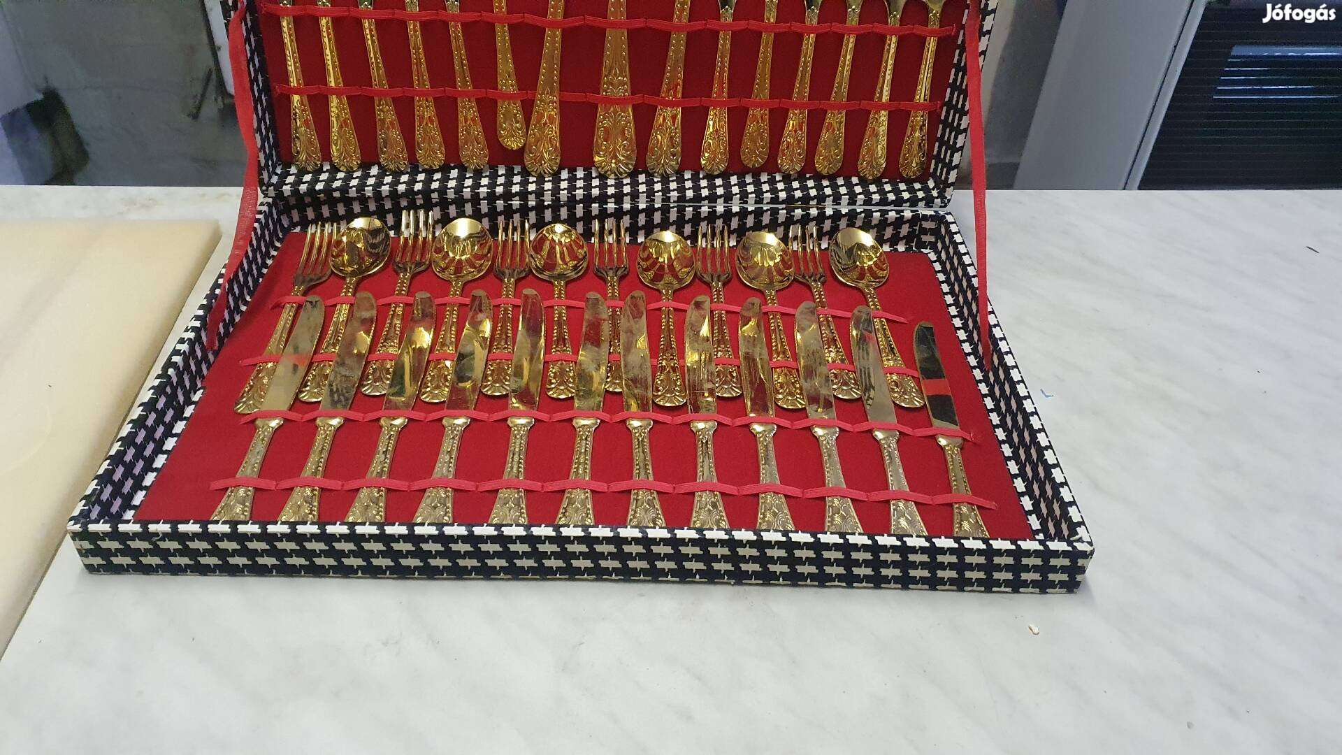 Aranyozott evő eszköz készlet 51 dbos
