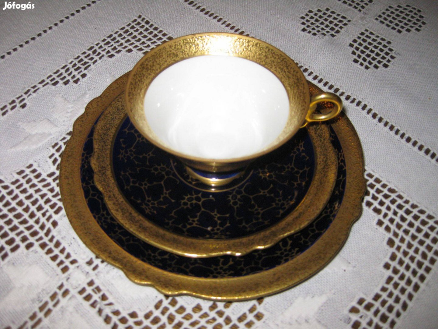 Aranyozott kobalt porcelán teás-reggeliző készlet
