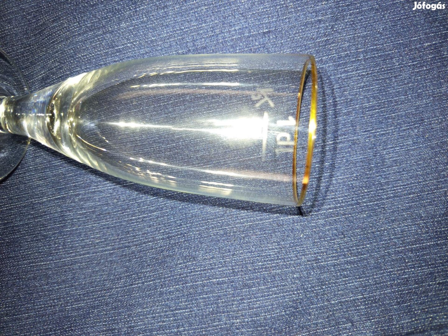 Aranyszélű poharak eladók