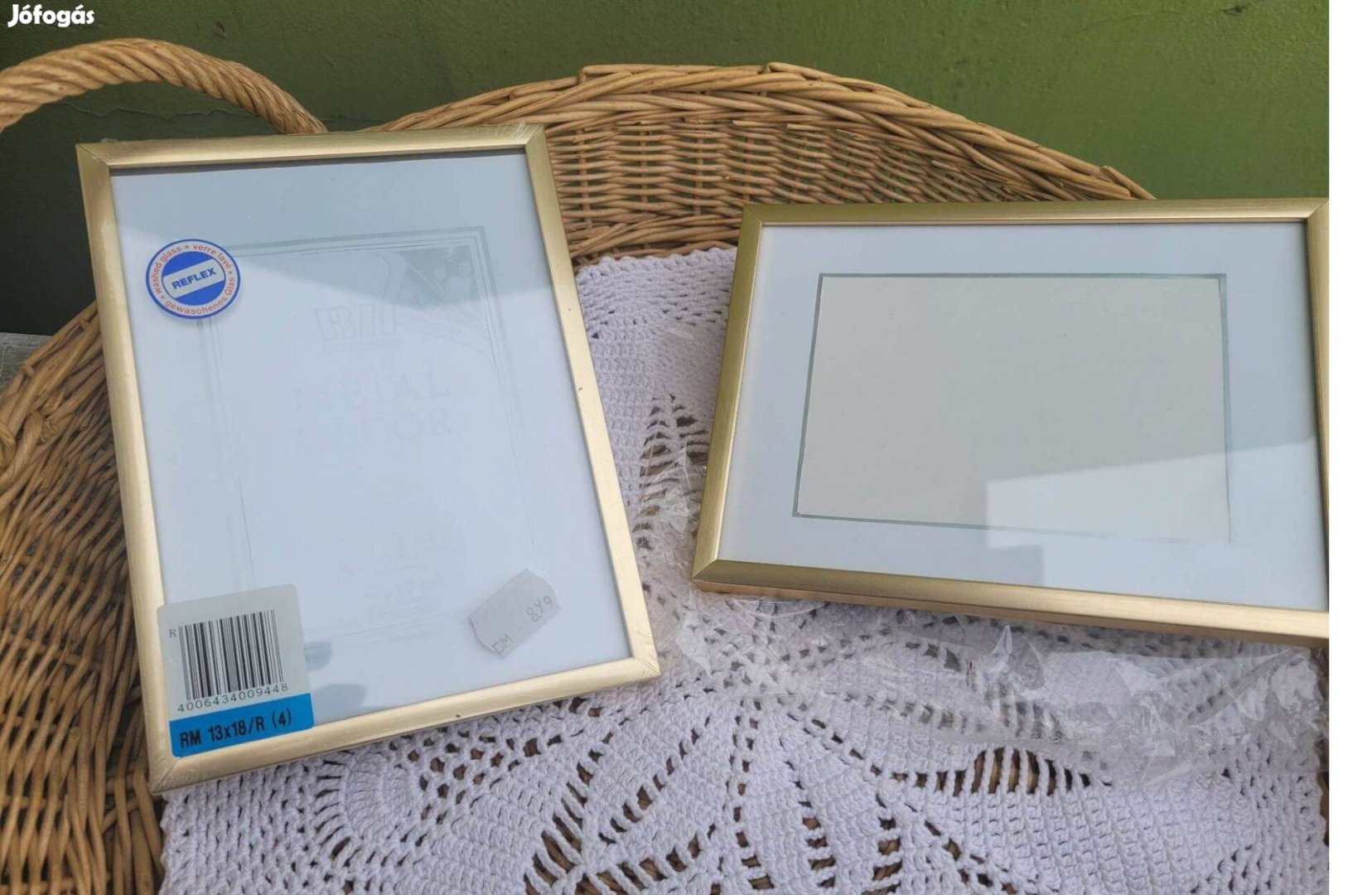 Aranyszínű képkeretek