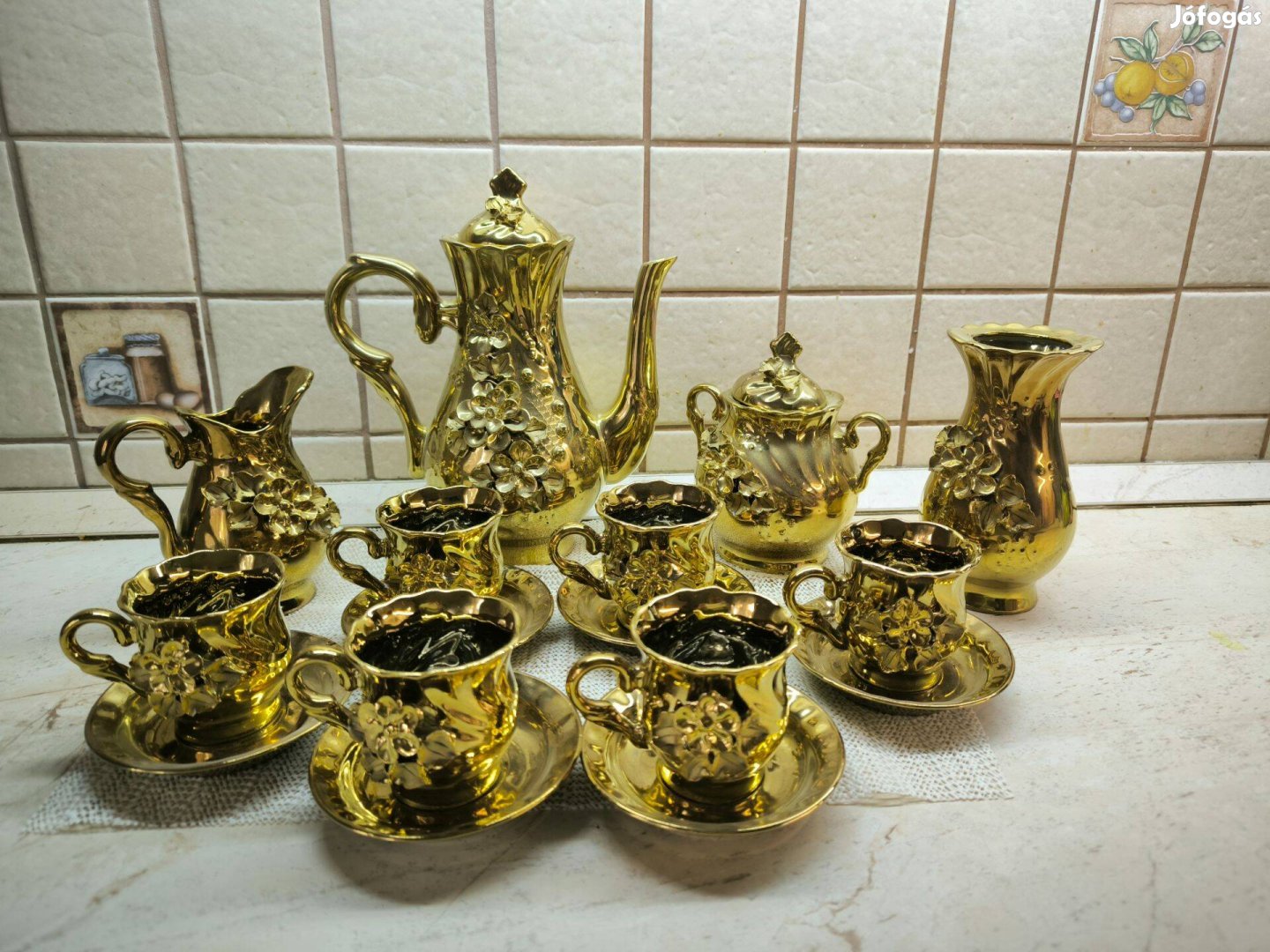 Aranyszínű porcelán kávéskészlet eladó!Aranyszínű kávés+váza