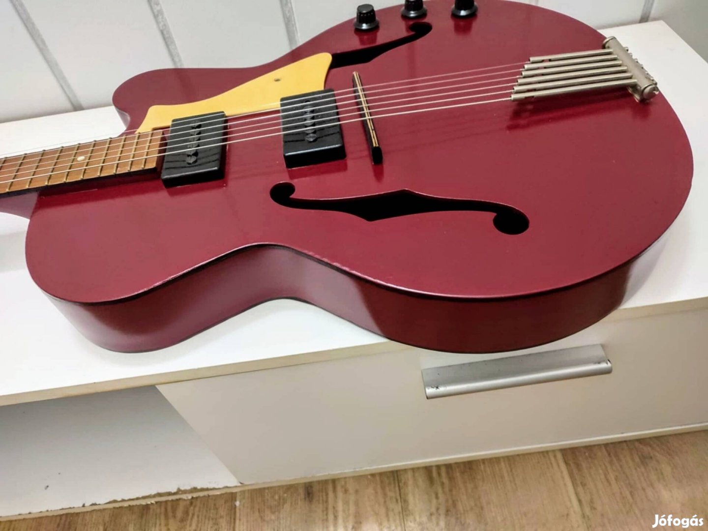 Archtop Jazz gitár 