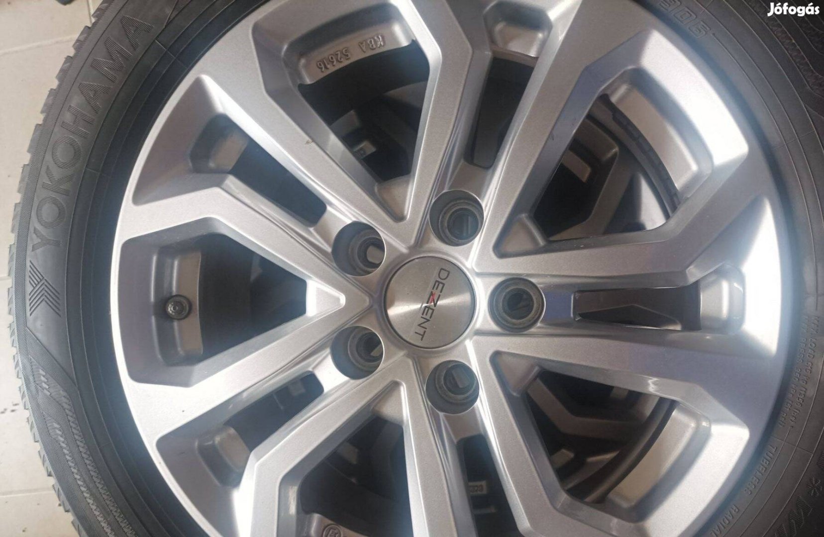 Árcsökkentett Dezent alufelni, jó állapotú téli gumival