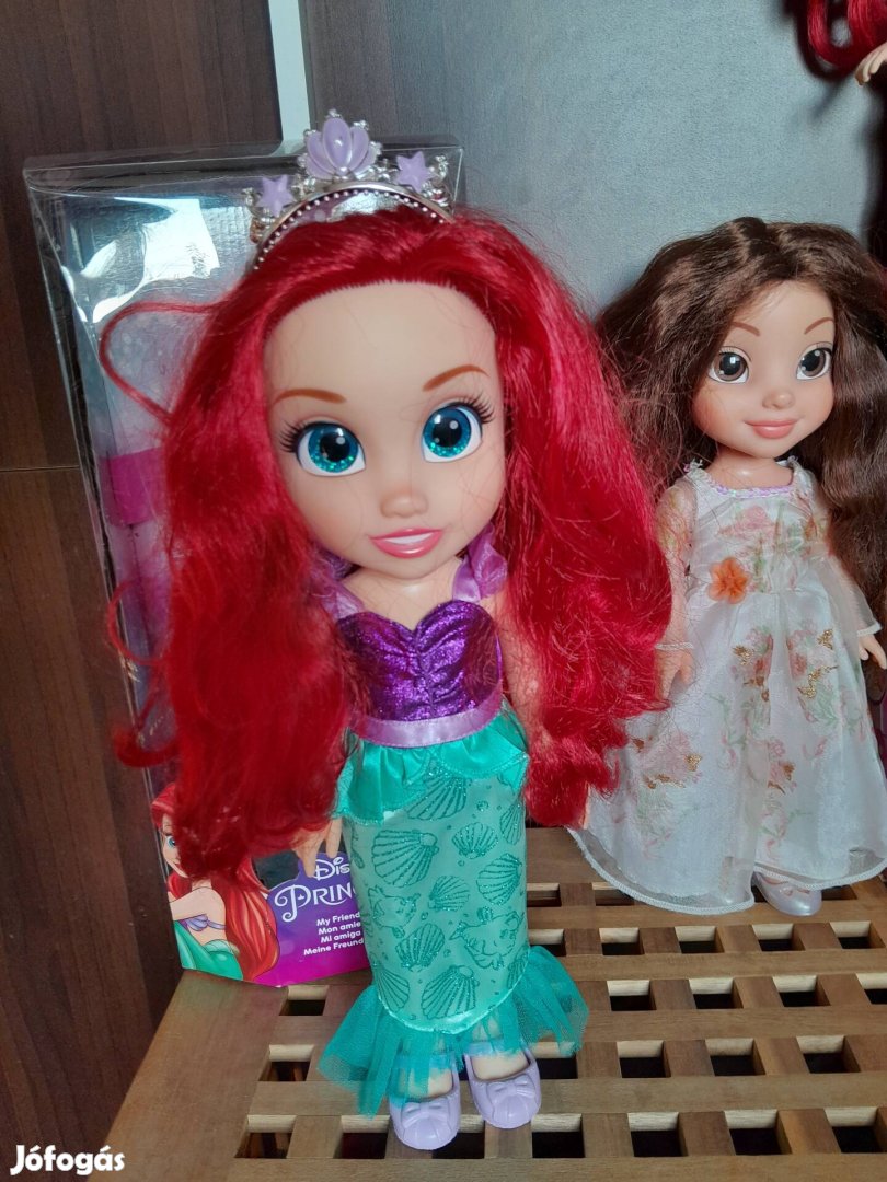 Ariel baba Disney hercegnő dobozával