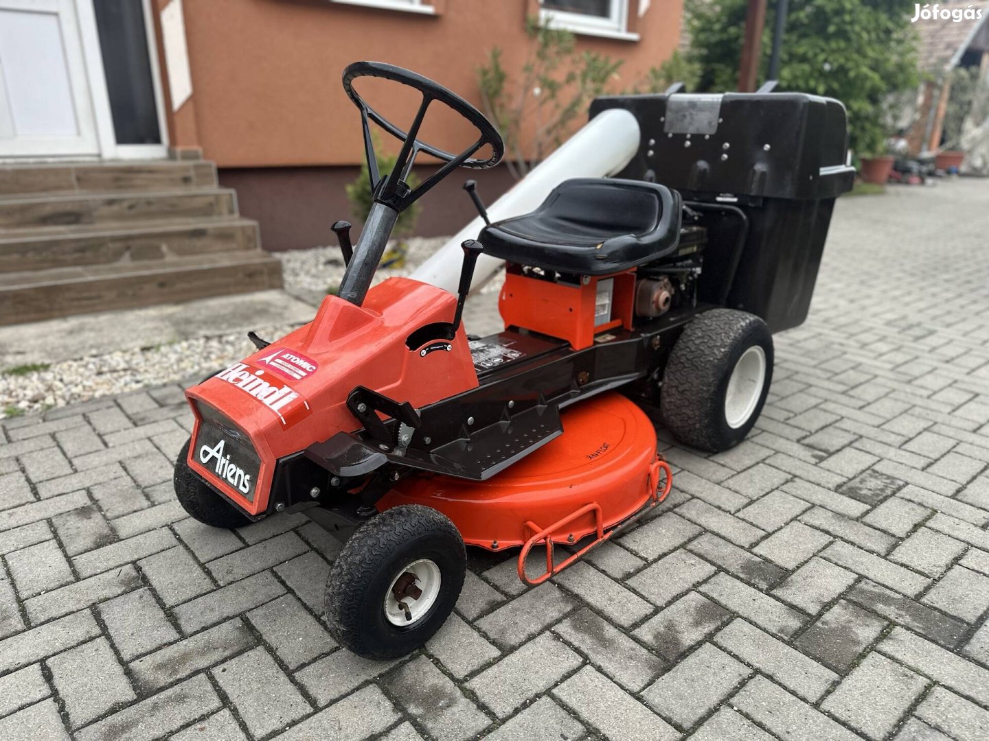 Ariens fűgyüjtős, oldaltkidobós fűnyirótraktor eladó 