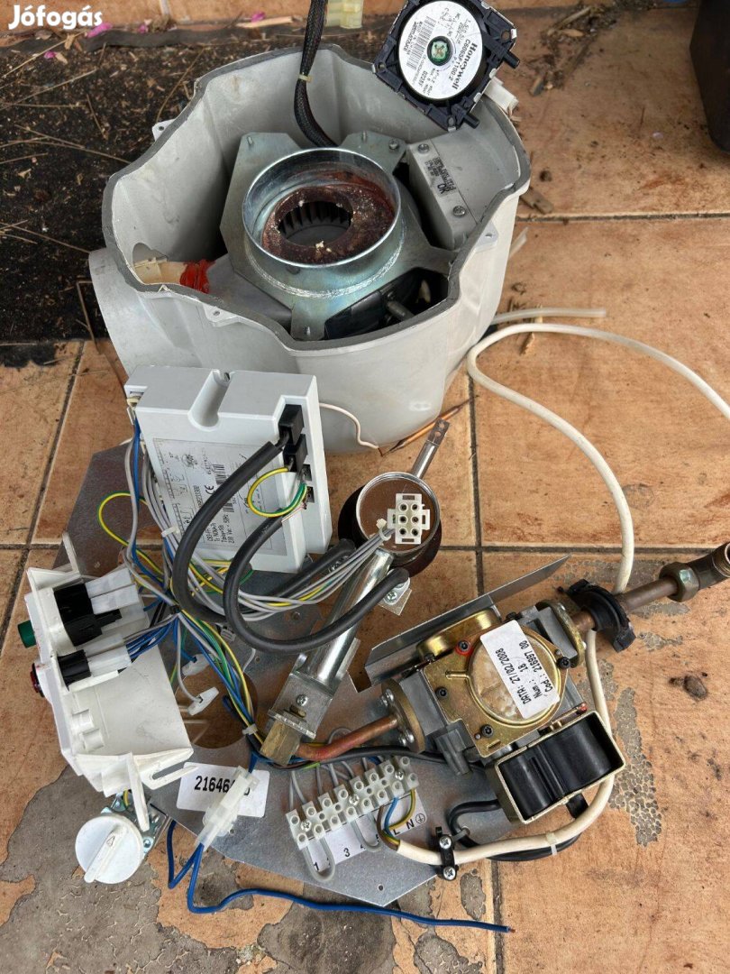 Ariston gázos,hőtárolós, turbós rendszerű vízmelegítő