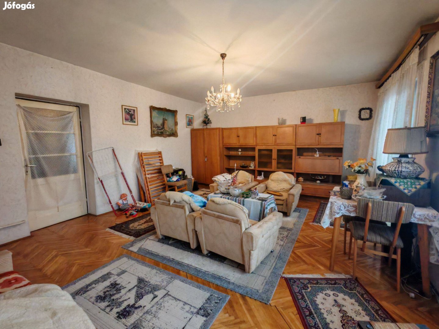 Árkádhoz közel 3 nagy szobás jó elosztású lakás Boros