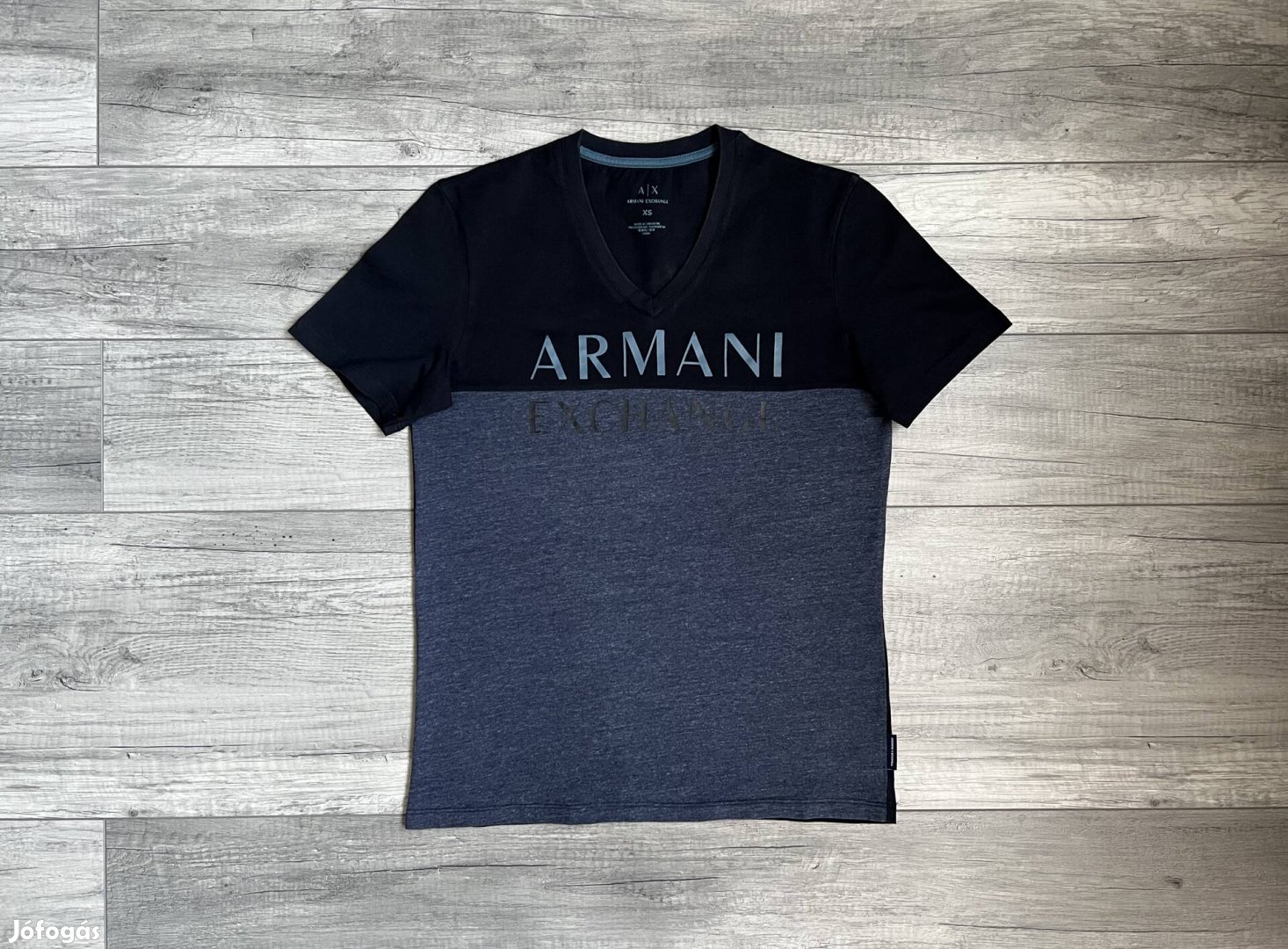 Armani Exchange V nyakú póló