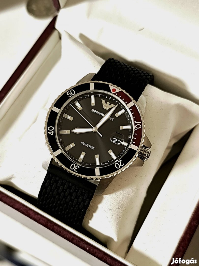 Armani karóra.