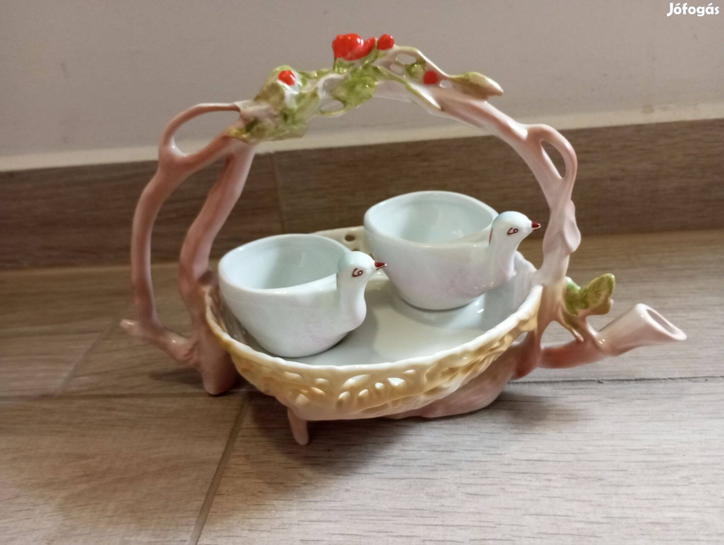 Arpo porcelán teáskanna, két madár alakú csészével
