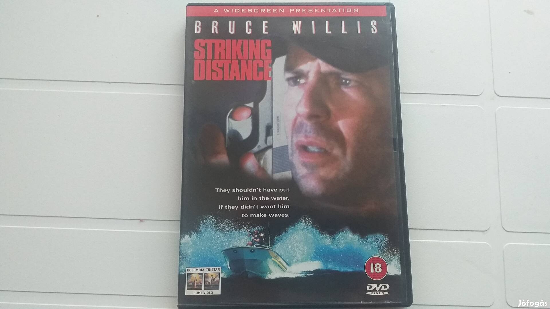 Árral szemben akciófilm DVD -Bruce Willis -Magyar felirattal