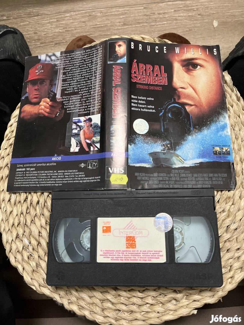 Árral szemben vhs film