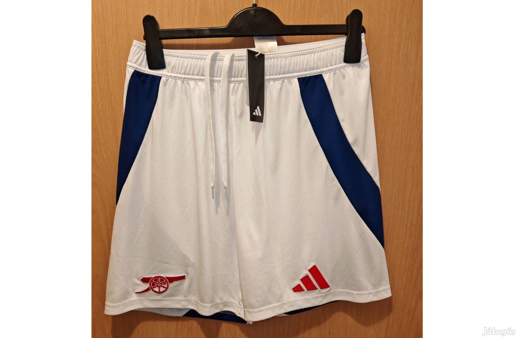 Arsenal eredeti adidas 2024-25 fehér rövid nadrág (M-es)