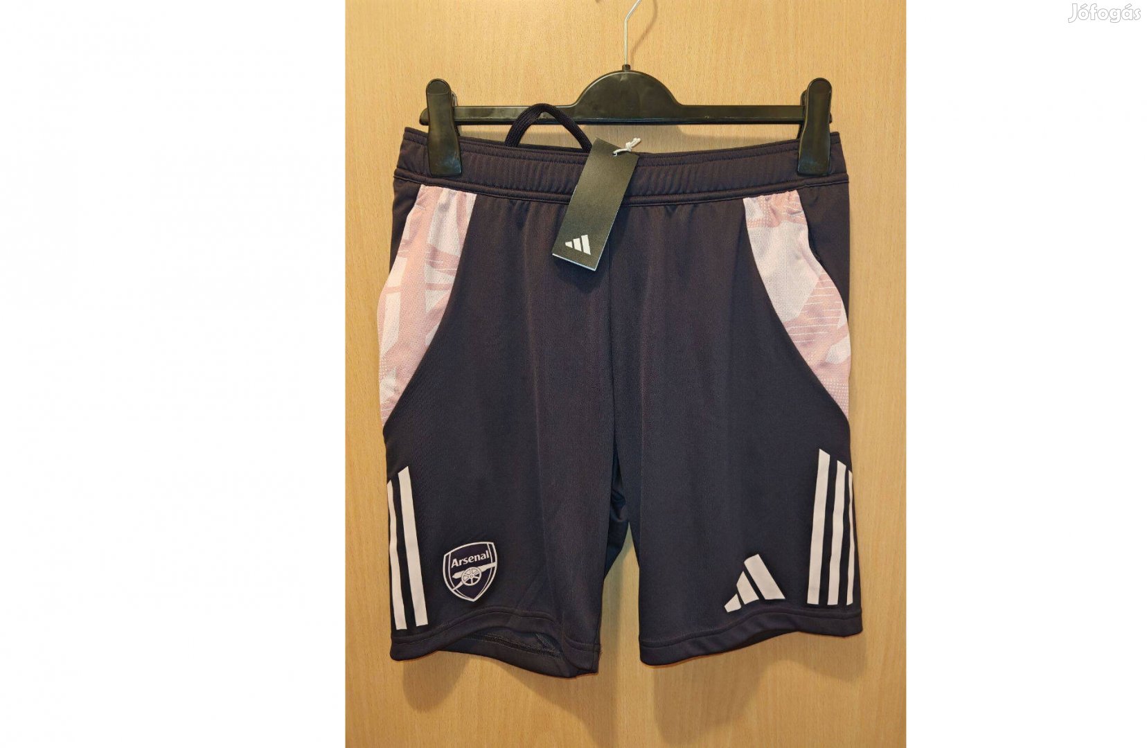 Arsenal eredeti adidas 2024-25 ibolya rövid nadrág (M-es)