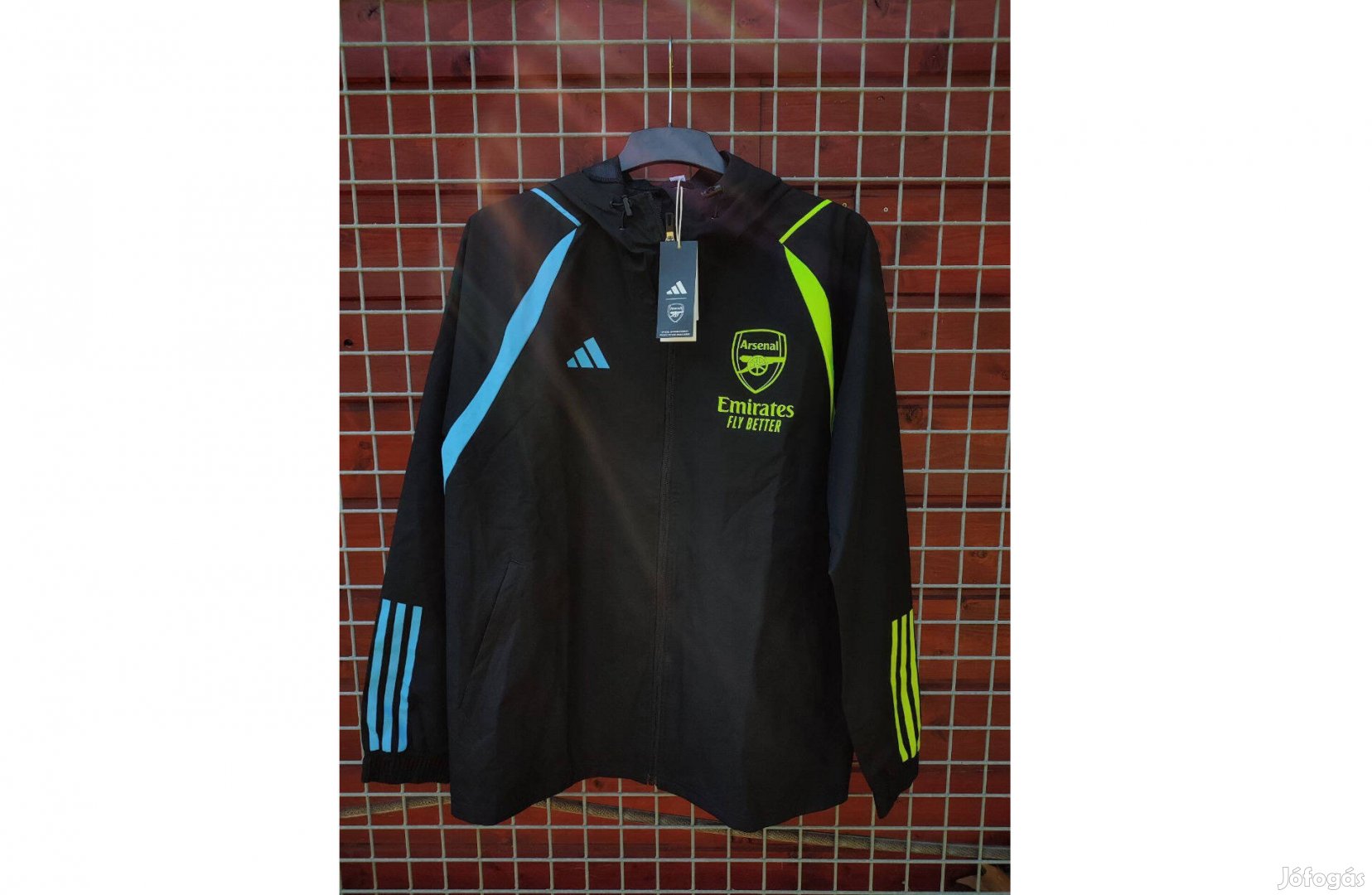 Arsenal eredeti adidas kapucnis cipzáras fekete dzseki M