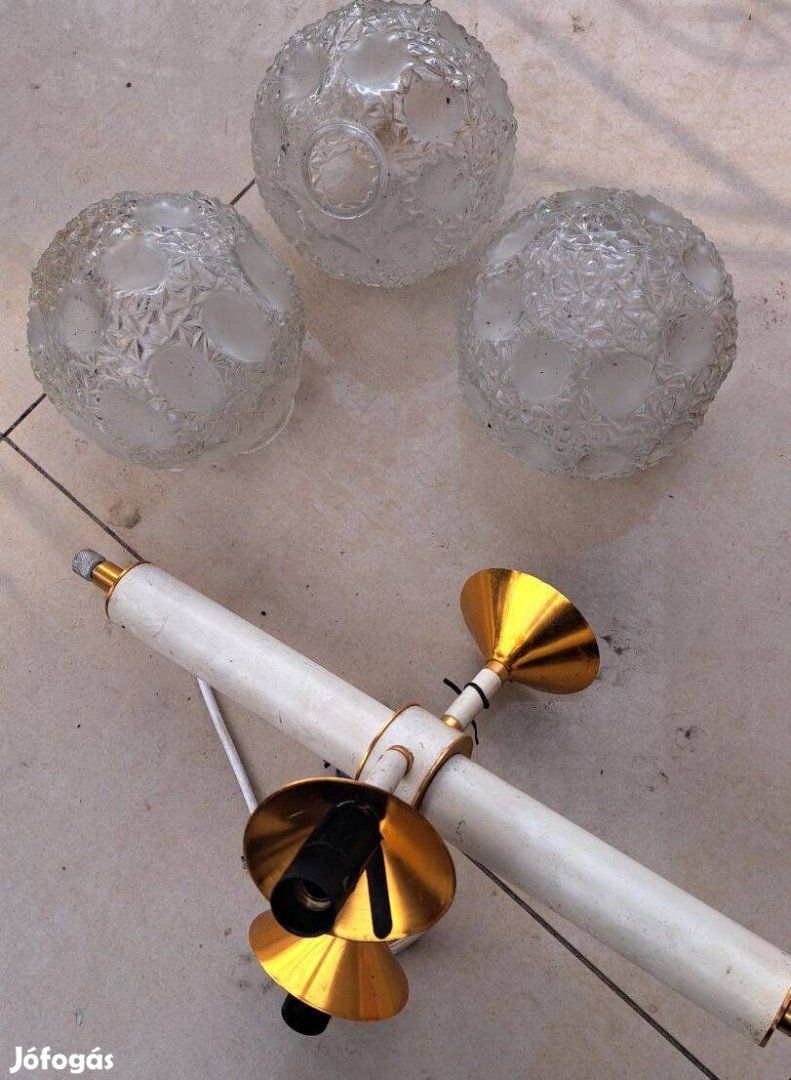 Art Deco stílusú mennyezeti lámpa 3 mintás üveg búrával