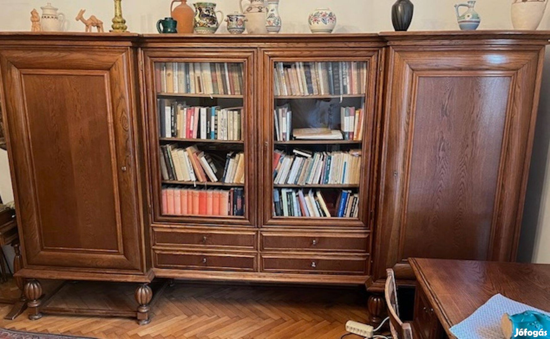 Arts and Crafts stílusú antik tölgy szekrény
