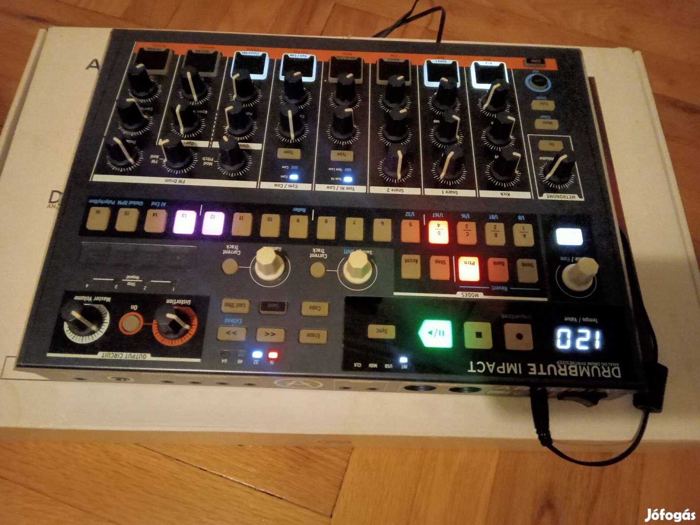 Arturia Drumbrute Impact analóg dobgép