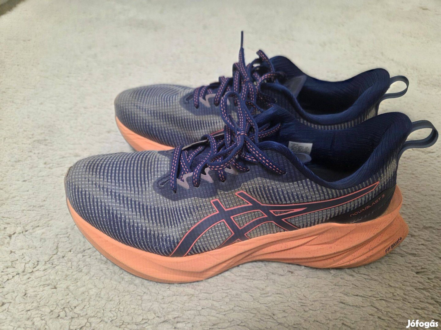 Asics Novablast 3 futócipő sportcipő használt állapotban