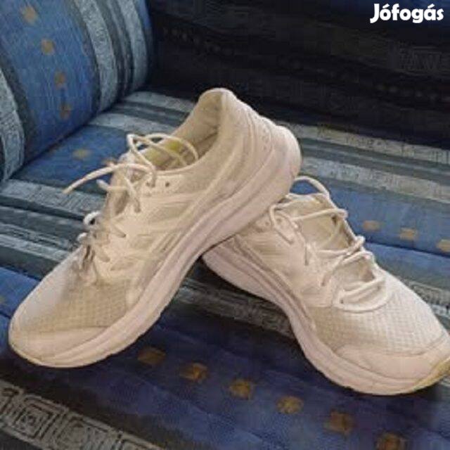 Asics Tiger42-es,Deichmann-os,beakadt a rollerba, fényképeztem