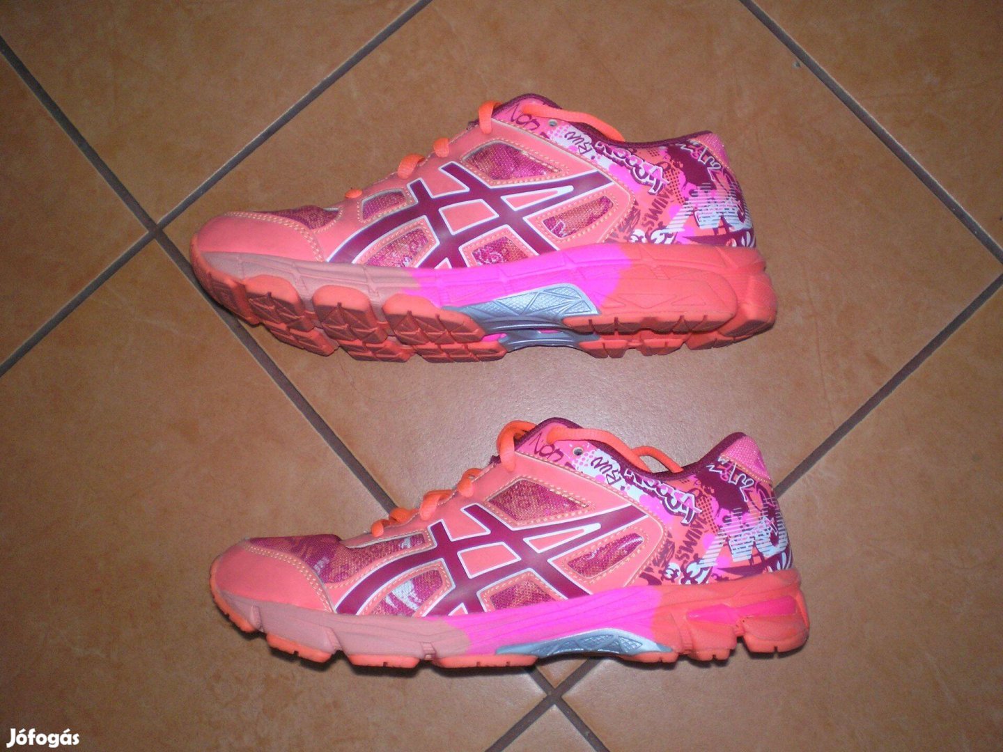 Asics cipő 37,5-es 37,5 hibátlan szép újszerű állapotban