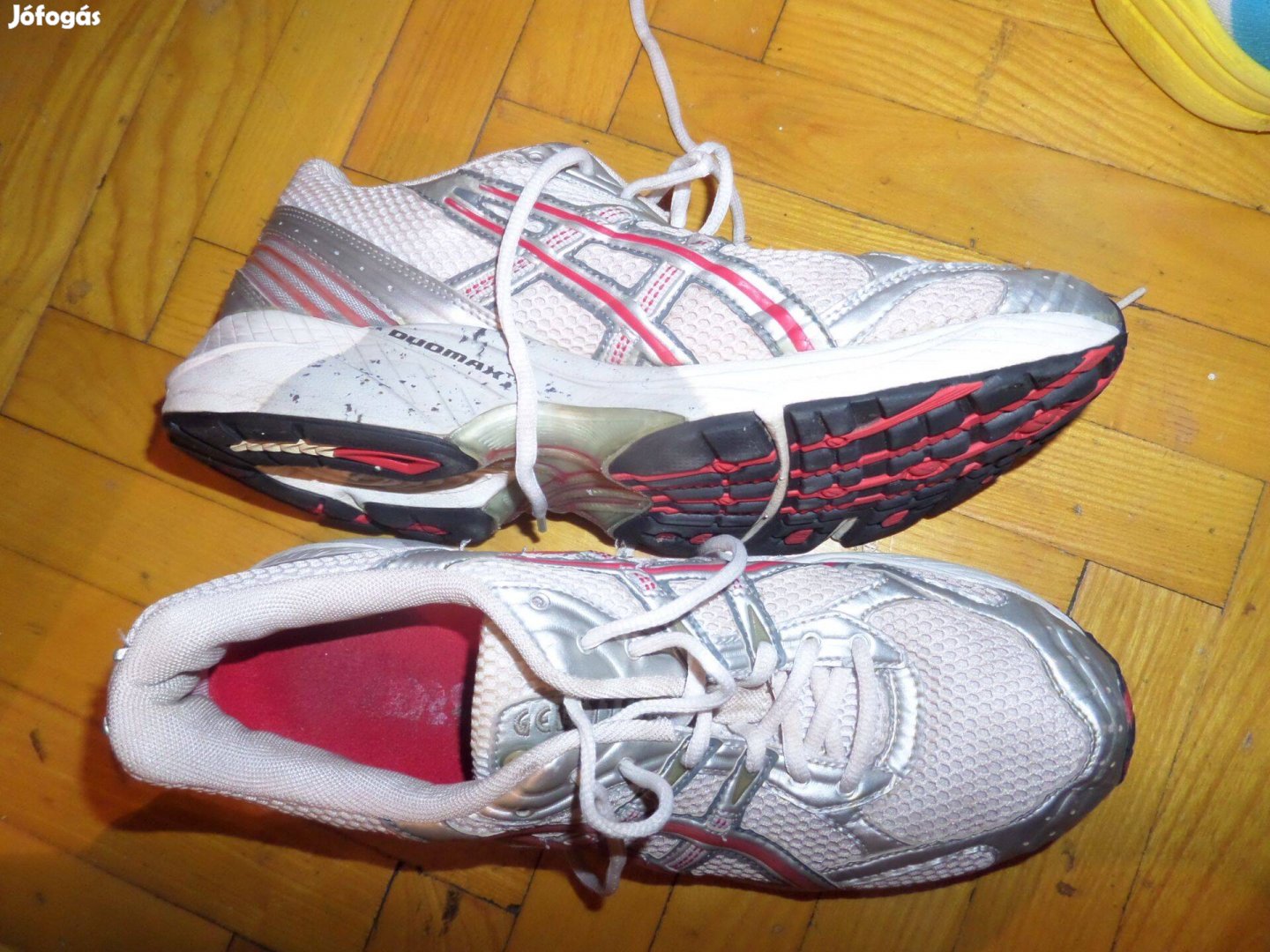 Asics uniszex sportcipő 42-es méret 26,5 cm