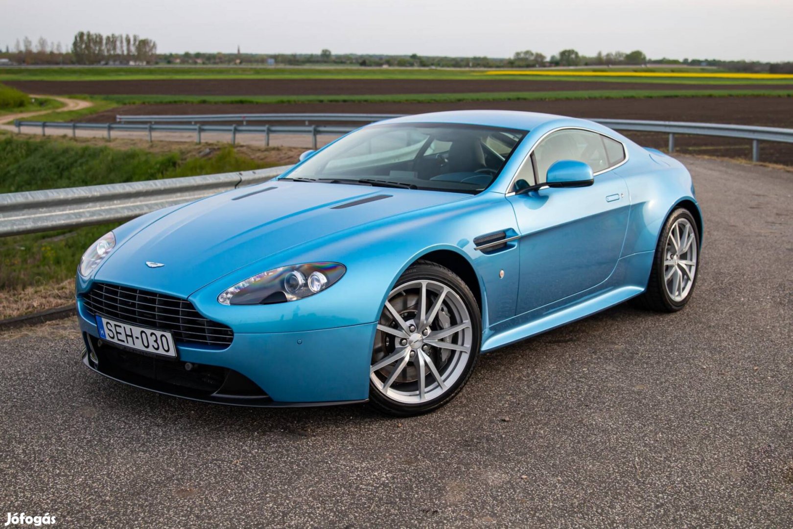Aston Martin Vantage V8 S! Magyarországi! Szalo...