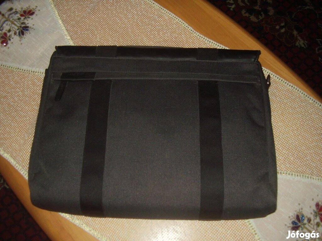 Asus 17" gyöngyvászon laptop táska