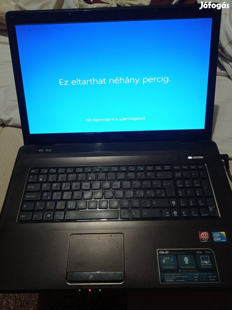 Asus 17"-os Laptop(Corei3/Radeon vga)