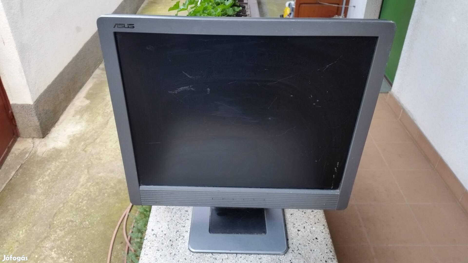 Asus 19" LCD monitor hibás 