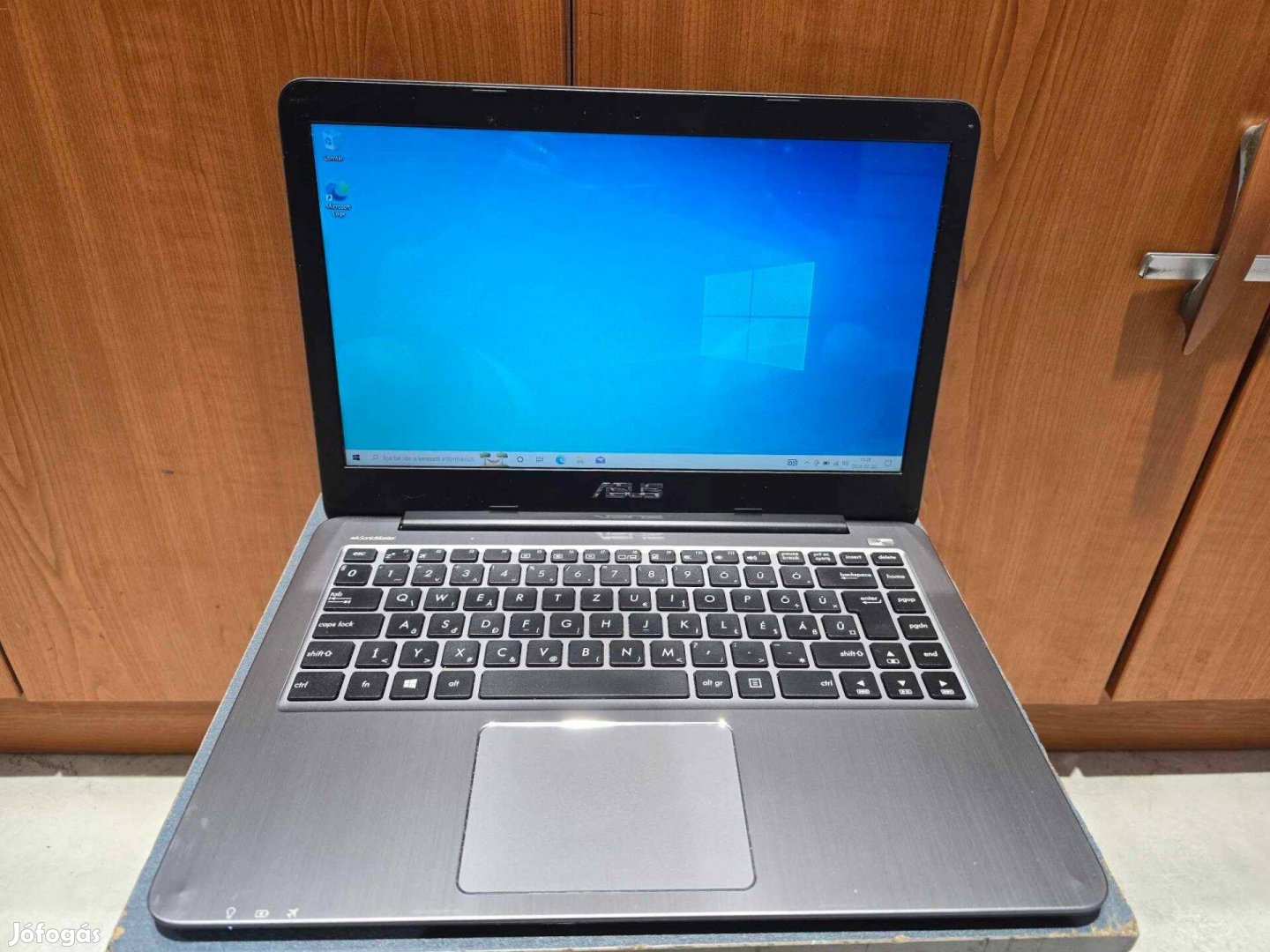 Asus E403s 14.0" Laptop Intel/4GB/64GB SSD Újszerű Garis !