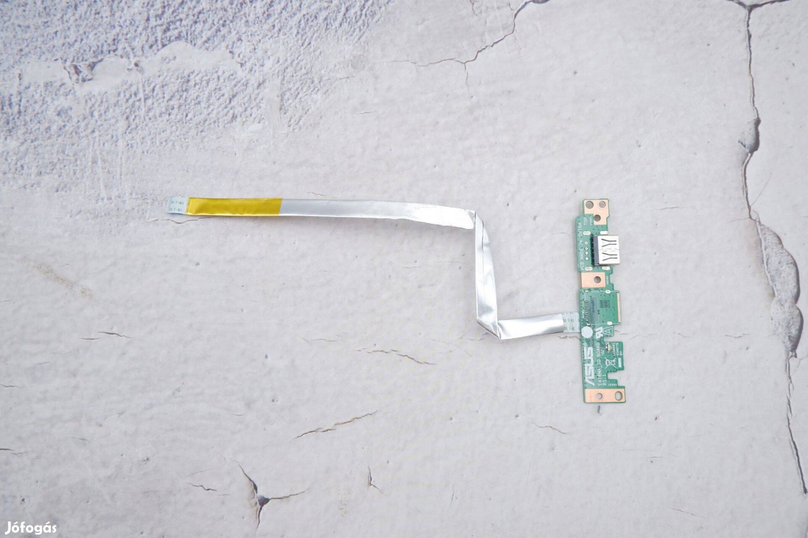 Asus E510MA laptop USB port panel