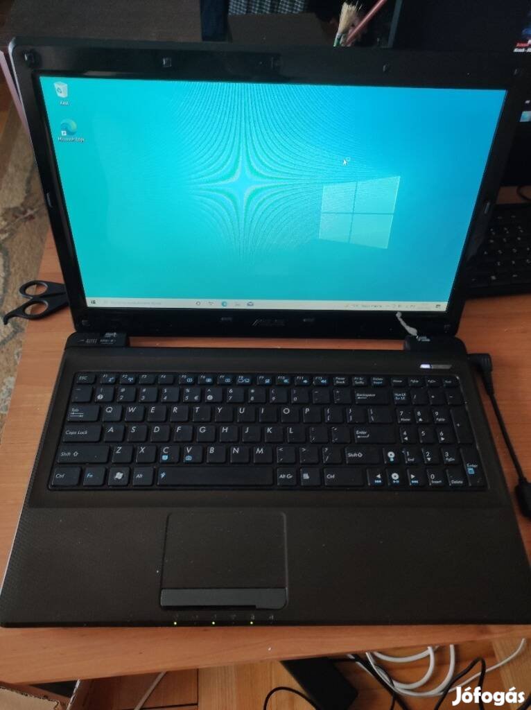 Asus K52D 15,6" Hd led/4GB/350GB laptop töltővel 