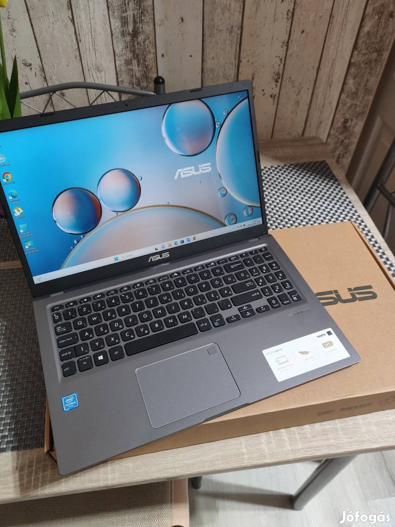 Asus Laptop Gyönyörű állapot 