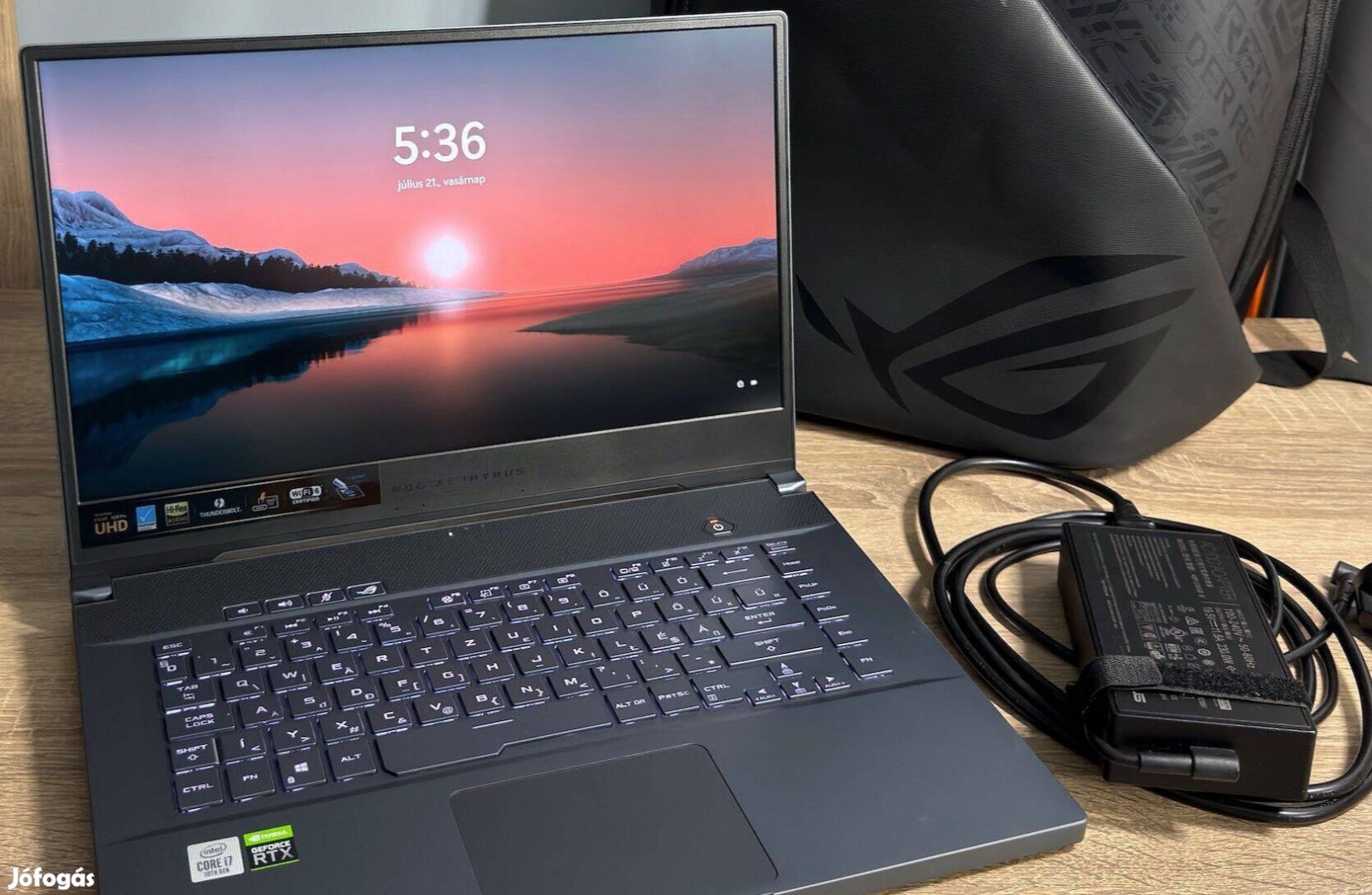 Asus ROG Zephyrus GU502LW Gamer notebook + fekete ROG hátizsák